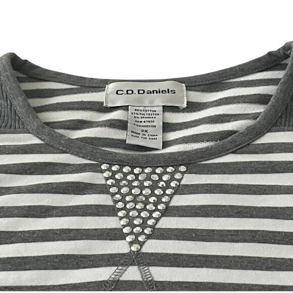 C.D. DANIELS LONG RAGLAN SLV ROUND NECK TOP, WOMENS, 2X, GREY & WHITE STRIPES - Picture 2 of 11